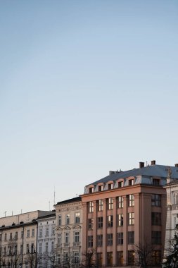 Krakow şehir merkezindeki Rynek Glowny Meydanı 'ndaki konutlar