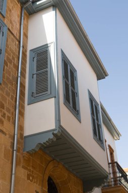 Kıbrıs Rum Kesimi 'nin Lefkoşe kentinde tarihi bir bölgede balkon tipi bir oriel.