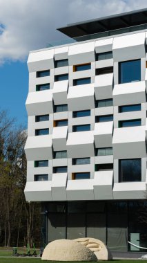 Bina, Ukrayna - 18 Mart 2025 Lviv, Ukrayna 'daki Metropolitan Andrey Sheptytsky Merkezi. Katolik Üniversitesi 'nin modern binası