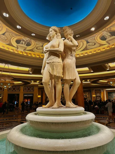 Las Vegas Nevada Března 2023 Fontána Sochou Tří Krásných Žen — Stock fotografie