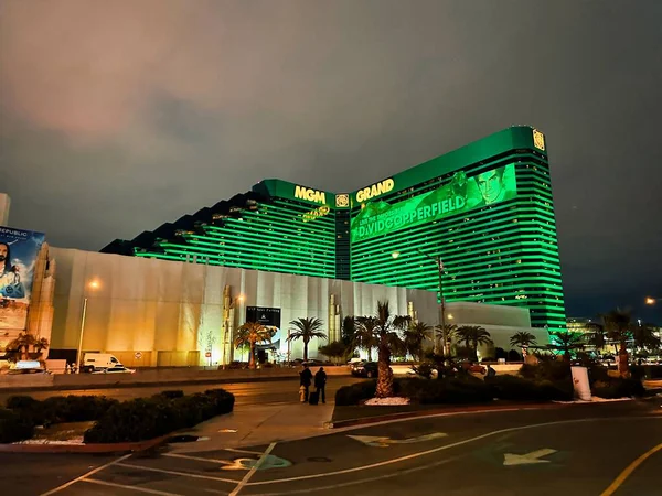 ネバダ州ラスベガス 2023年3月14日 Mgmグランドホテルカジノとボクシング会場の外観ラスベガスの夜にライトアップネバダ州 — ストック写真