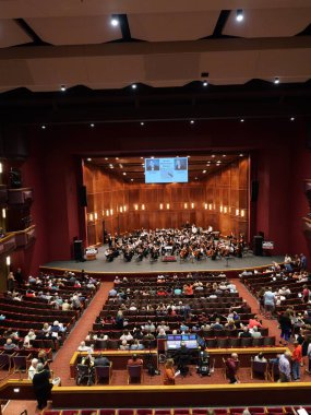 Overland Park, Kansas - 14 Mayıs 2023: Olathe Gençlik Senfonisi Johnson County Community College Midwest Trust Center 'da sahne alıyor