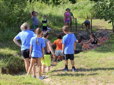 Bonner Springs, Kansas - 30 Temmuz 2023: KC Kereste Yarışması Engelli Yarış Pisti Aile Yarışması