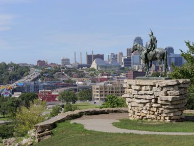 Kansas City, Missouri - 29 Temmuz 2023 Penn Valley Park 'taki İzci Heykeli