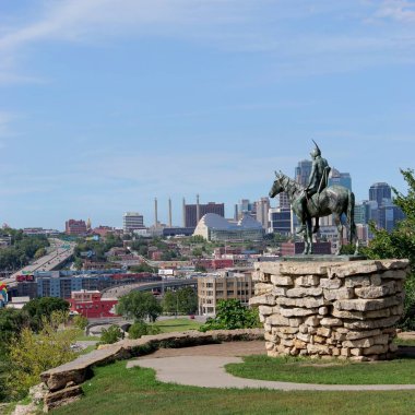 Kansas City, Missouri - 29 Temmuz 2023 Penn Valley Park 'taki İzci Heykeli