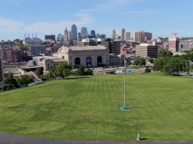 Kansas City, Missouri - 29 Temmuz 2023: KCMO 'daki Özgürlük Anıtı ve Birlik İstasyonu