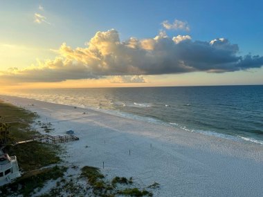 Florida 'nın körfez sahillerinde güneşli bir gün.