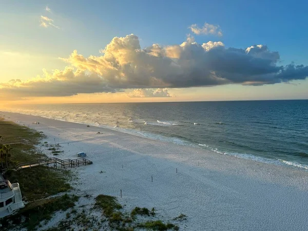 Giornata Sole Sulla Spiaggia Sulle Rive Del Golfo Della Florida Immagine Stock