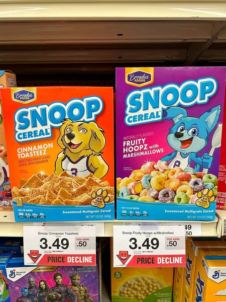 Płatki Śniadaniowe Snoop Cynamon Toasteez Fruity Hoopz — Zdjęcie stockowe