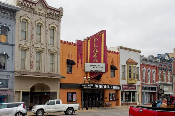 Ottawa, Kansas - 14 Ekim 2023: Taylor Swift Eras Turnesi Dünyanın En Eski İşletme Sinemasında Marquee 'de