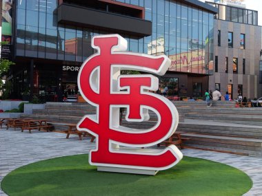 St. Louis, Missouri - 21 Haziran 2023: STL 'deki Cardinals Ballpark Village