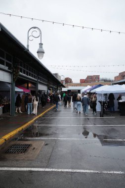 Kansas City, Missouri - 16 Aralık 2023: Kasvetli Kış Günü Kansas City River Market