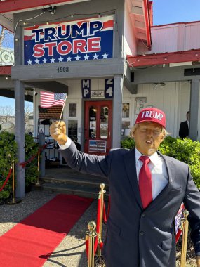Branson, Missouri - 11 Mart: Donald Trump Mağazası