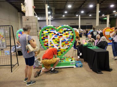 Kansas City Kupa Geçidi Festivali Kansas City, Missouri 'deki Amerikan Kraliyet Binası' nda başladı..