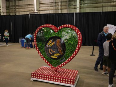 Kansas City Kupa Geçidi Festivali Kansas City, Missouri 'deki Amerikan Kraliyet Binası' nda başladı..