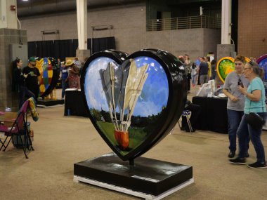 Kansas City Kupa Geçidi Festivali Kansas City, Missouri 'deki Amerikan Kraliyet Binası' nda başladı..