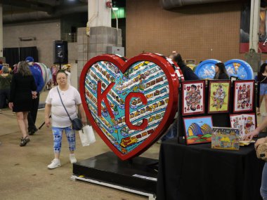 Kansas City Kupa Geçidi Festivali Kansas City, Missouri 'deki Amerikan Kraliyet Binası' nda başladı..