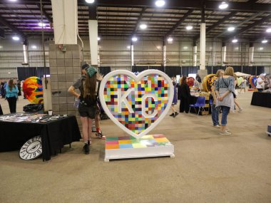 Kansas City Kupa Geçidi Festivali Kansas City, Missouri 'deki Amerikan Kraliyet Binası' nda başladı..