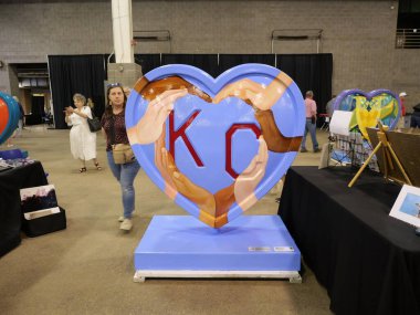 Kansas City Kupa Geçidi Festivali Kansas City, Missouri 'deki Amerikan Kraliyet Binası' nda başladı..