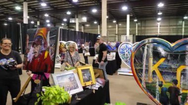 Kansas City Kupa Geçidi Festivali Kansas City, Missouri 'deki Amerikan Kraliyet Binası' nda başladı..