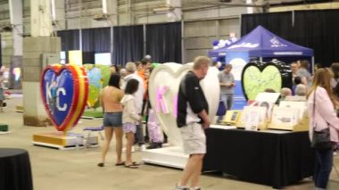 Kansas City Kupa Geçidi Festivali Kansas City, Missouri 'deki Amerikan Kraliyet Binası' nda başladı..