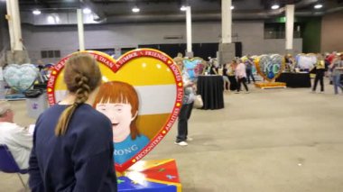 Kansas City Kupa Geçidi Festivali Kansas City, Missouri 'deki Amerikan Kraliyet Binası' nda başladı..
