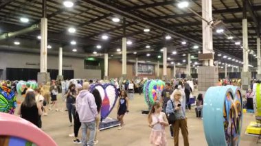 Kansas City Kupa Geçidi Festivali Kansas City, Missouri 'deki Amerikan Kraliyet Binası' nda başladı..