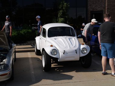 Olathe, Kansas - 8 Haziran 2024: Kansas City Otomotiv Müzesi Otomotiv ve Kahve Etkinliği - Tuhaf Toplar ve Anlaşılmazlıklar