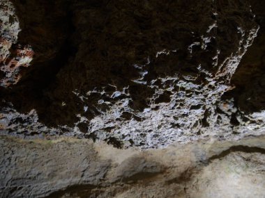 Missouri 'deki Ozarks Gölü yakınlarındaki Doğal Mağara.