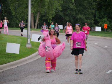 Overland Park, Kansas - 21 Temmuz 2024: Diva Dash 5k ve 10k Overland Park, KS