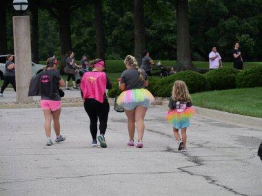 Overland Park, Kansas - 21 Temmuz 2024: Diva Dash 5k ve 10k Overland Park, KS