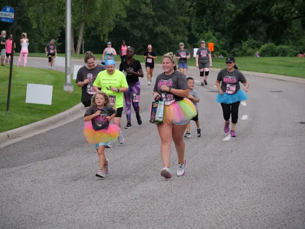 stock image Overland Park, Kansas - July 21, 2024: Diva Dash 5k and 10k at Corporate Woods in Overland Park, KS