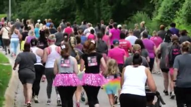 Overland Park, Kansas - 21 Temmuz 2024: Diva Dash 5k ve 10k Overland Park, KS