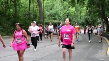 Overland Park, Kansas - 21 Temmuz 2024: Diva Dash 5k ve 10k Overland Park, KS