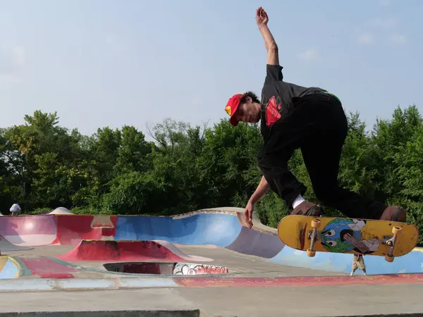 Kansas City, Missouri - 26 Temmuz 2024: Thrasher Converse Community Skate Jam Harrison Street DIY