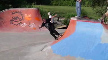 Kansas City, Missouri - 26 Temmuz 2024: Thrasher Converse Community Skate Jam Harrison Street DIY