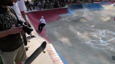 Kansas City, Missouri - 26 Temmuz 2024: Thrasher Converse Community Skate Jam Harrison Street DIY