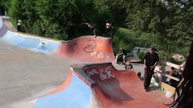 Kansas City, Missouri - 26 Temmuz 2024: Thrasher Converse Community Skate Jam Harrison Street DIY