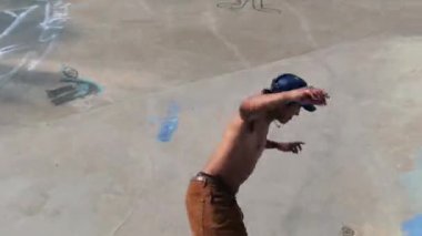 Kansas City, Missouri - 26 Temmuz 2024: Thrasher Converse Community Skate Jam Harrison Street DIY