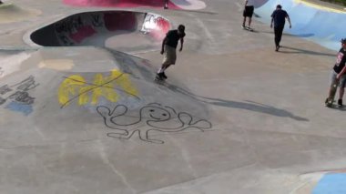 Kansas City, Missouri - 26 Temmuz 2024: Thrasher Converse Community Skate Jam Harrison Street DIY