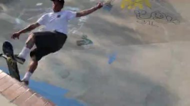 Kansas City, Missouri - 26 Temmuz 2024: Thrasher Converse Community Skate Jam Harrison Street DIY