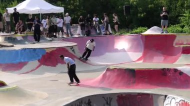 Kansas City, Missouri - 26 Temmuz 2024: Thrasher Converse Community Skate Jam Harrison Street DIY