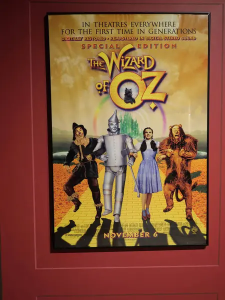 Wamego, Kansas - 8 Ağustos 2024: OZ Müzesi KS tabanlı Klasik Bir Filme Bağlı Bir Şehir