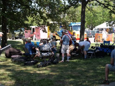 Lawrence, Kansas - 25 Ağustos 2024: Kansas Eyaleti Kemancılık ve Toplama Şampiyonası - FidPick 2024