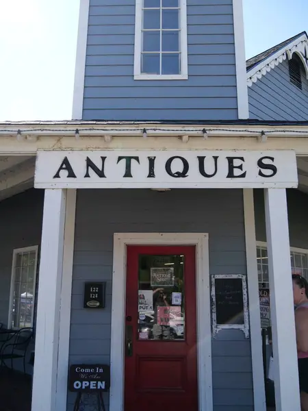 Parkville, Missouri - 31 Ağustos 2024: Parkville şehir merkezi, Yazın sonlarına doğru