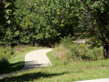 Olathe, Kansas - 1 Eylül 2024 Ernie Miller Doğa Merkezi Kamu Parkı 'nda Güneşli Gün