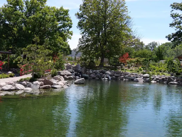 Topeka, Kansas - 2 Eylül 2024: Hayvanat Bahçesinde Güzel Güneşli Sonbahar Havası