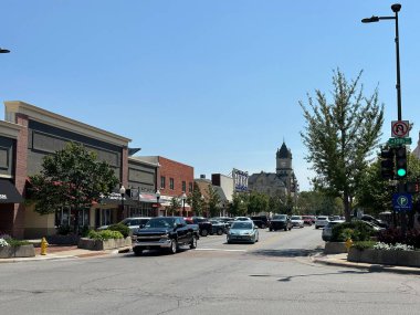 Lawrence, Kansas - 25 Ağustos 2024 Lawrence şehir merkezi, KS Massachusetts Caddesi