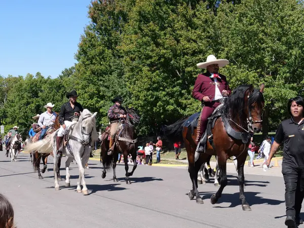 Olathe, Kansas - 7 Eylül 2024: Johnson County Eski Yerleşimciler Geçidi - Kansas 'taki En Büyük Geçit Töreni