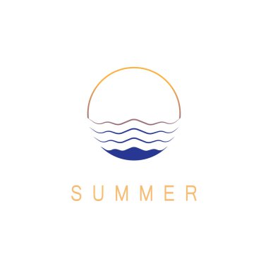 Palmiye ağacı ve günbatımı logosu olan yaz plajı.